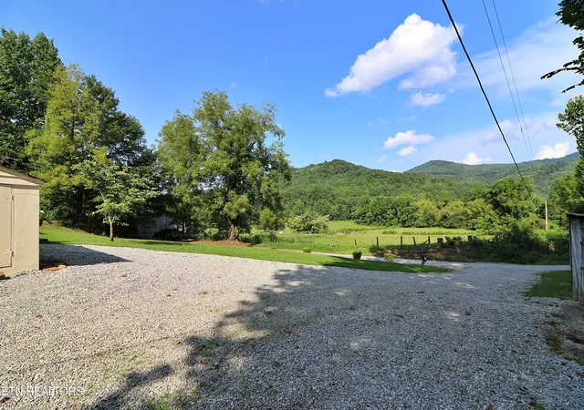 4th image of 7914 Brimstone Rd, Robbins, TN 37852 | MLS# 1352288