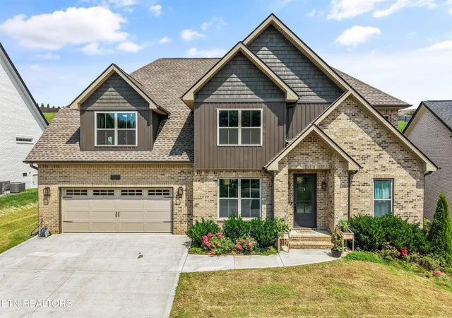 Photo 1 of Single family home for sale at 2214 Hickory Crst Ln, Knoxville, TN 37932 | MLS# 1351600 | Listing updated on 2026-09-06