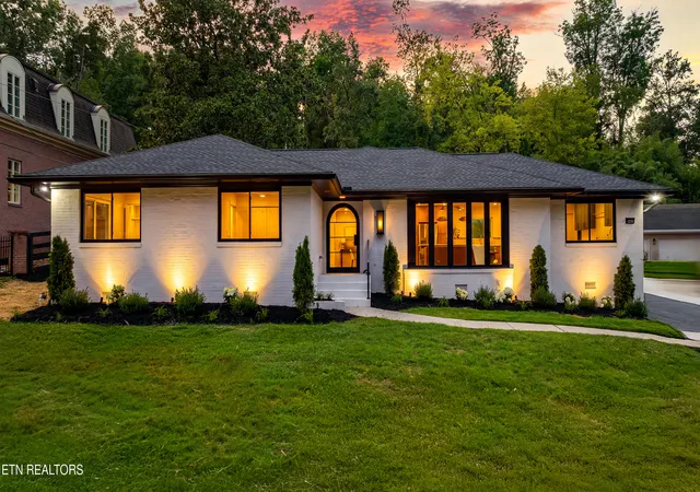 Photo 4 of Single family home for sale at 1233 Cherokee Blvd, Knoxville, TN 37919 | MLS# 1351464 | Listing updated on 2026-09-10