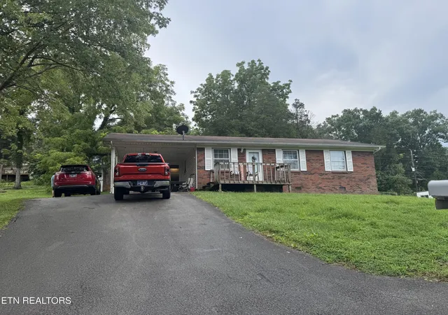 Photo 3 of Sale Pending at 153 Lincoln Dr, Harrogate, TN 37752 | MLS# 1351598 | Listing updated on 2026-09-04