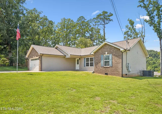 Photo 2 of Single family home for sale at 417 Highland View Dr, Knoxville, TN 37920 | MLS# 1351760 | Listing updated on 2026-09-18