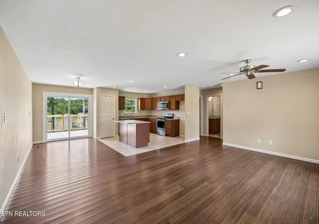 Photo 3 of Single family home for sale at 417 Highland View Dr, Knoxville, TN 37920 | MLS# 1351760 | Listing updated on 2026-09-18