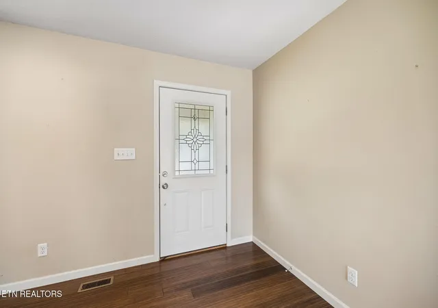 Photo 3 of Single family home for sale at 417 Highland View Dr, Knoxville, TN 37920 | MLS# 1351760 | Listing updated on 2026-09-18