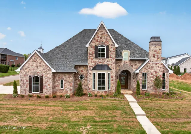 Photo 1 of Single family home for sale at 1210 Charlottesville Blvd, Knoxville, TN 37922 | MLS# 1351647 | Listing updated on 2026-09-10