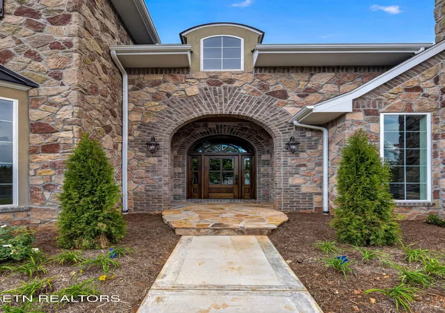 Photo 2 of Single family home for sale at 1210 Charlottesville Blvd, Knoxville, TN 37922 | MLS# 1351647 | Listing updated on 2026-09-10