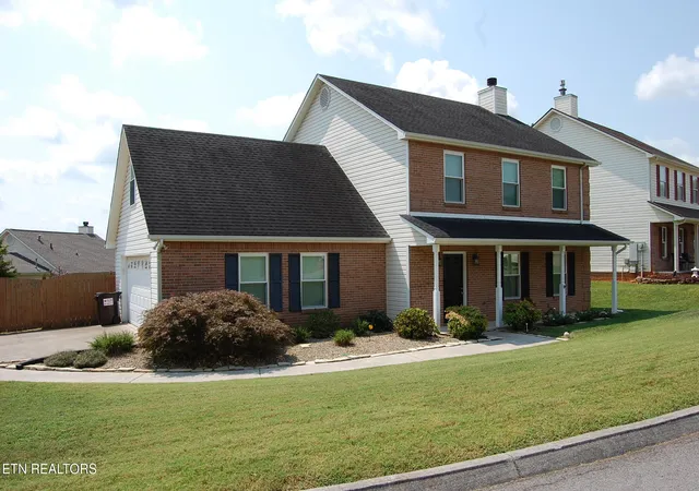 Photo 1 of Sale Pending at 1327 Chatam Ridge Ln, Knoxville, TN 37932 | MLS# 1351589 | Listing updated on 2026-09-01