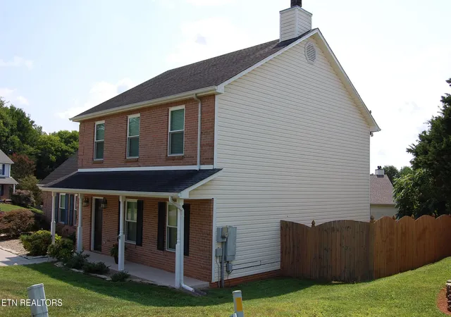 Photo 3 of Sale Pending at 1327 Chatam Ridge Ln, Knoxville, TN 37932 | MLS# 1351589 | Listing updated on 2026-09-01