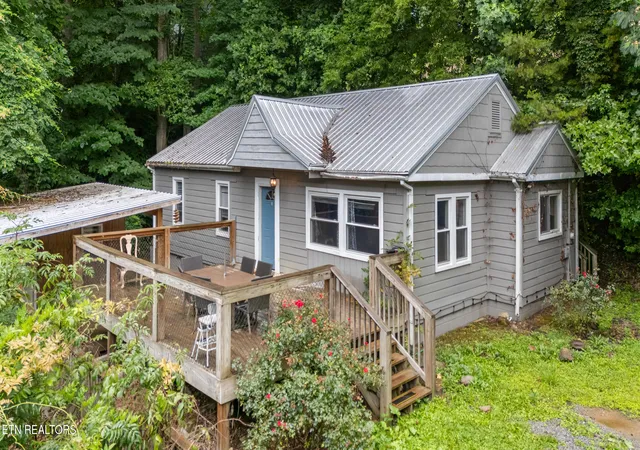 1st image of 325 Elbow Ln, Gatlinburg, TN 37738 | MLS# 1351518