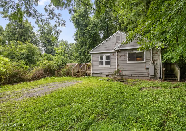 Photo 4 of Single family home for sale at 325 Elbow Ln, Gatlinburg, TN 37738 | MLS# 1351518 | Listing updated on 2026-09-01