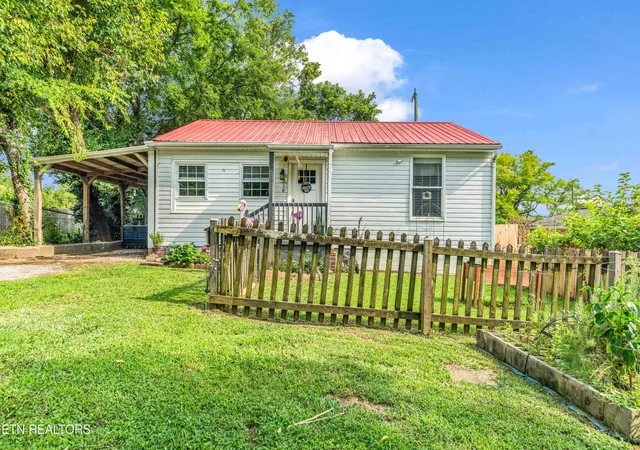 Photo 1 of Single family home for sale at 118 Cedar Ave, Knoxville, TN 37917 | MLS# 1351802 | Listing updated on 2026-09-18