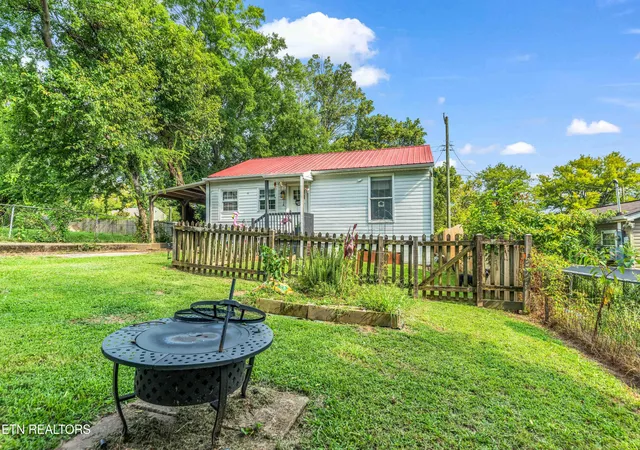 Photo 2 of Single family home for sale at 118 Cedar Ave, Knoxville, TN 37917 | MLS# 1351802 | Listing updated on 2026-09-18