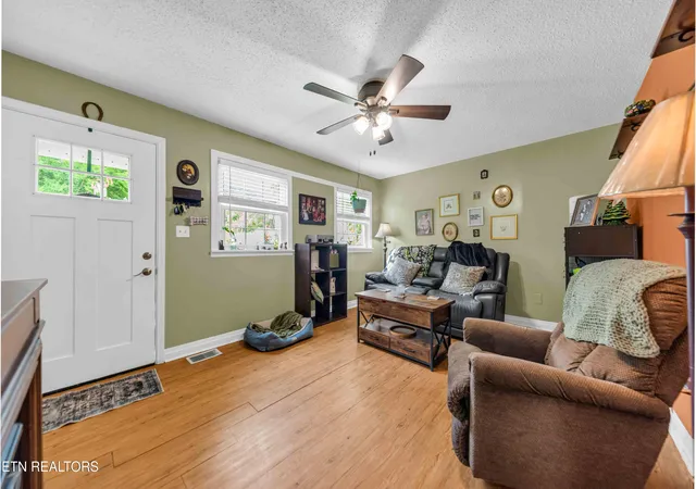 Photo 4 of Single family home for sale at 118 Cedar Ave, Knoxville, TN 37917 | MLS# 1351802 | Listing updated on 2026-09-18
