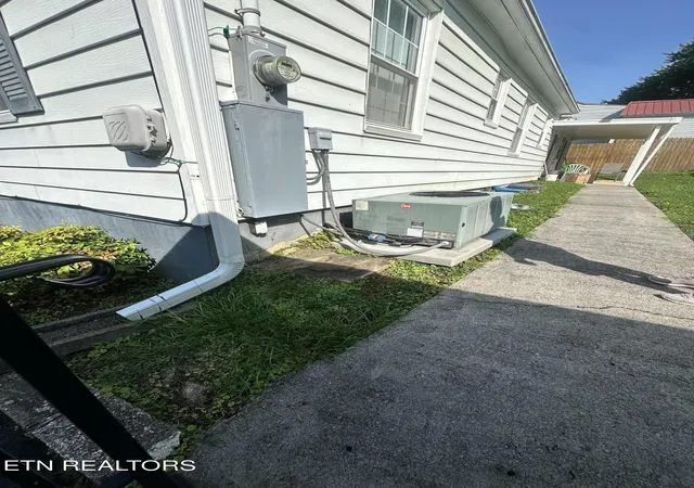 Photo 3 of Single family home for sale at 5406 Greencrest Rd, Knoxville, TN 37918 | MLS# 1352354 | Listing updated on 2026-09-11