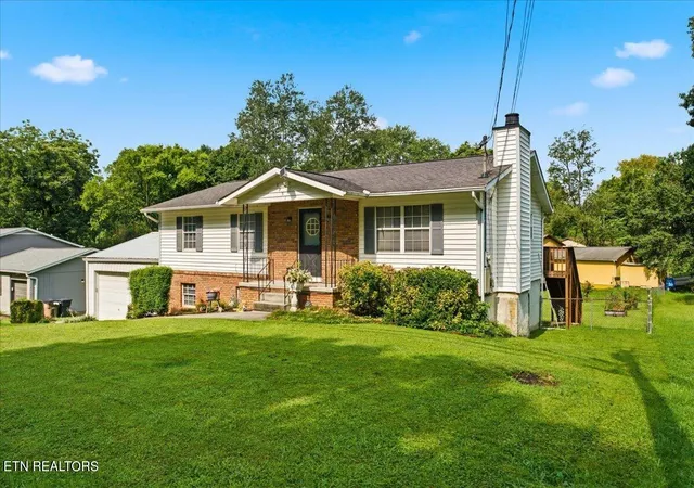 2nd image of 5731 Wooded Acres Dr, Knoxville, TN 37921 | MLS# 1351511