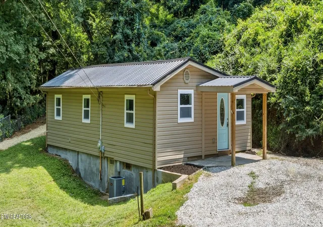 3rd image of 129 Moore Ln, Powell, TN 37849 | MLS# 1351500