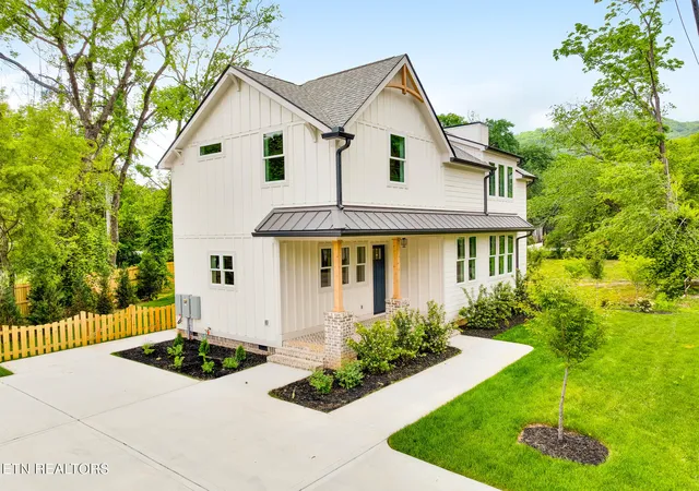Single family home for sale at 1402 W 55th Street, Chattanooga, TN 37409 | MLS# 1352062