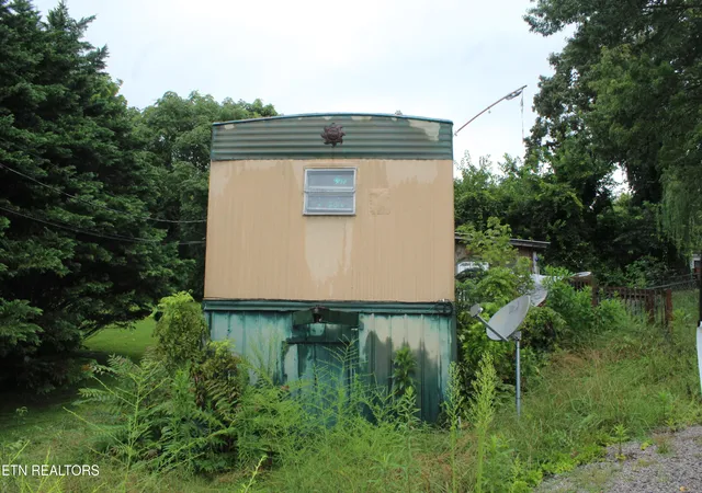 3rd image of 710 W Hemlock St, La Follette, TN 37766 | MLS# 1351595