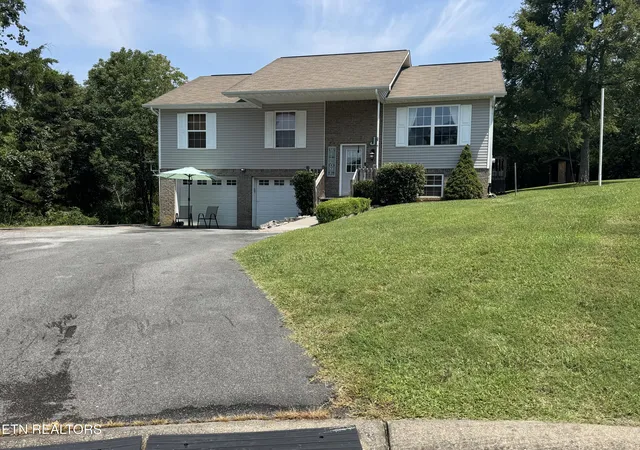 Photo 3 of Sale Pending at 2535 Grotto Ln, Sevierville, TN 37876 | MLS# 1351786 | Listing updated on 2026-09-02