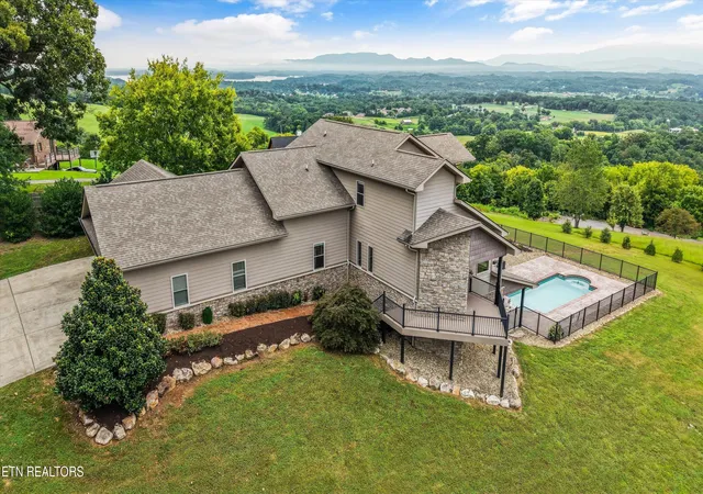 3rd image of 1041 Hilltop Ln, Kodak, TN 37764 | MLS# 1351533