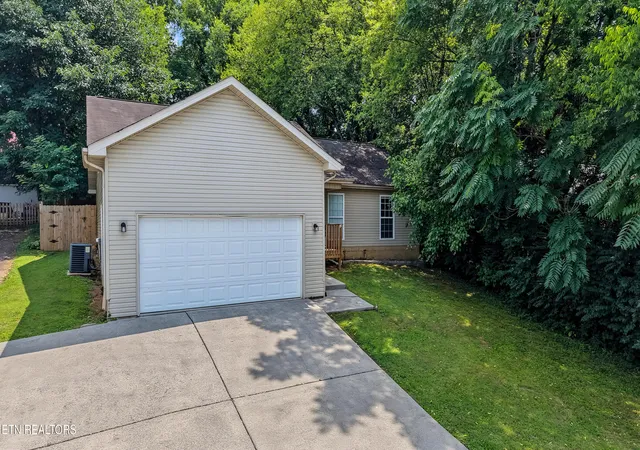 2nd image of 1414 Wales Ave, Maryville, TN 37804 | MLS# 1351821