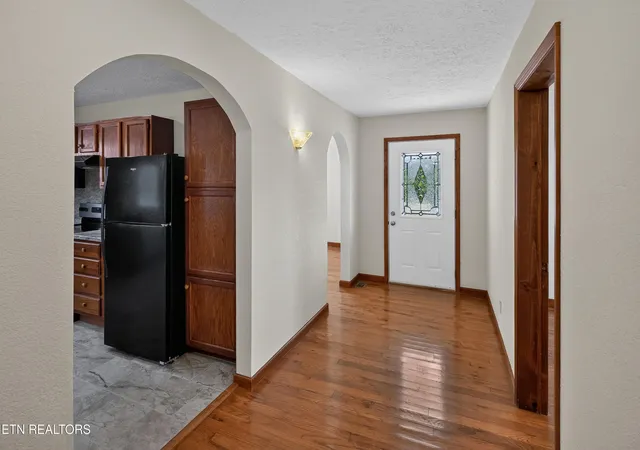 Photo 4 of Single family home for sale at 1023 Minnesota Ave, Knoxville, TN 37921 | MLS# 1352015 | Listing updated on 2026-09-11