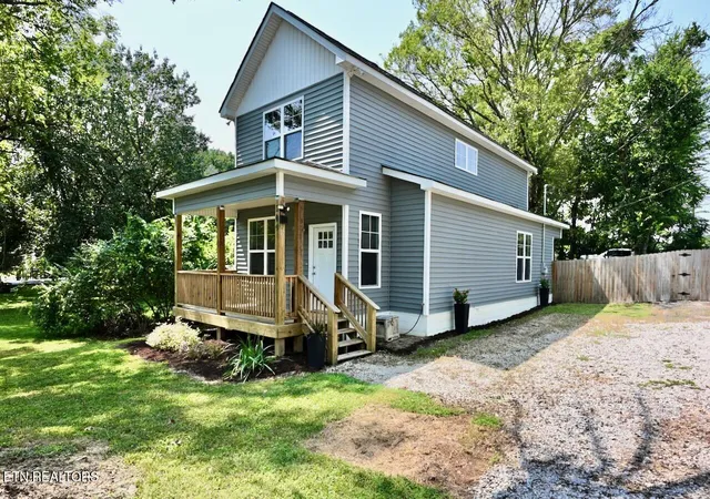 Photo 1 of Single family home for sale at 209 W Moody Ave, Knoxville, TN 37920 | MLS# 1351809 | Listing updated on 2026-08-24