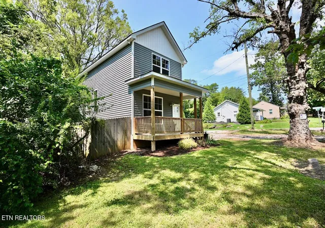 Photo 2 of Single family home for sale at 209 W Moody Ave, Knoxville, TN 37920 | MLS# 1351809 | Listing updated on 2026-08-24