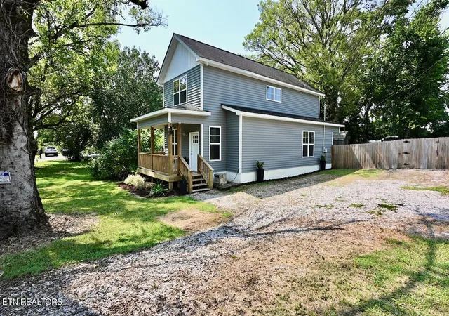 Photo 3 of Single family home for sale at 209 W Moody Ave, Knoxville, TN 37920 | MLS# 1351809 | Listing updated on 2026-08-24