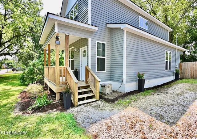 Photo 3 of Single family home for sale at 209 W Moody Ave, Knoxville, TN 37920 | MLS# 1351809 | Listing updated on 2026-08-24