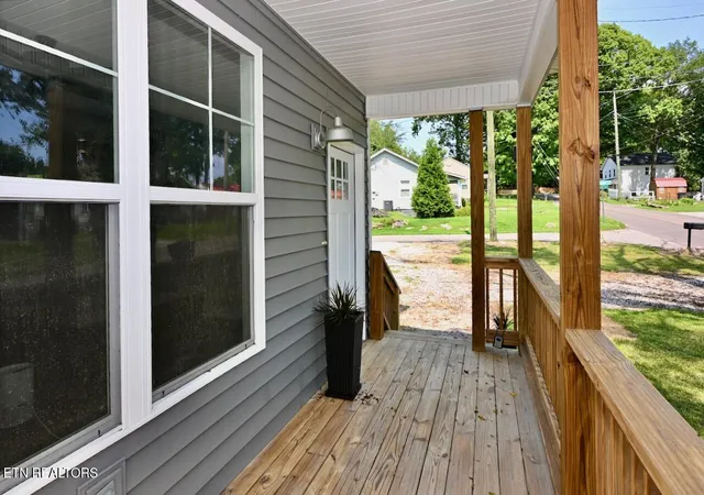 Photo 4 of Single family home for sale at 209 W Moody Ave, Knoxville, TN 37920 | MLS# 1351809 | Listing updated on 2026-08-24