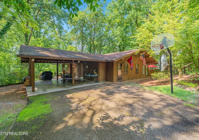 Photo 1 of Single family home for sale at 4617 Wye Way Ln, Knoxville, TN 37920 | MLS# 1351884 | Listing updated on 2026-09-09