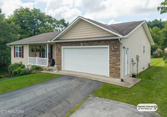 Photo 2 of Single family home for sale at 275 Kearney Dr, Crossville, TN 38555 | MLS# 1351597 | Listing updated on 2026-09-23