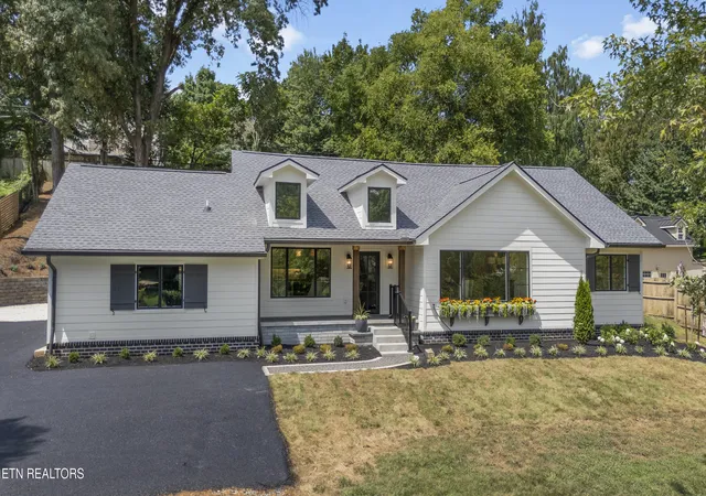 Single family home for sale at 749 Cherokee Blvd, Knoxville, TN 37919 | MLS# 1351890