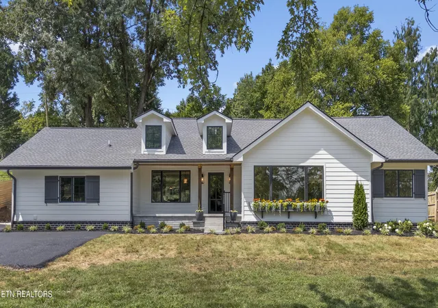 Photo 1 of Single family home for sale at 749 Cherokee Blvd, Knoxville, TN 37919 | MLS# 1351890 | Listing updated on 2026-09-14