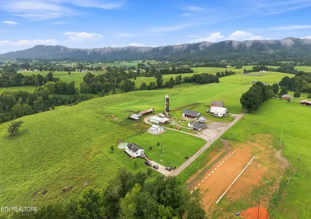 36th image of 332 Holstein Dr, La Follette, TN 37766 | MLS# 1351793