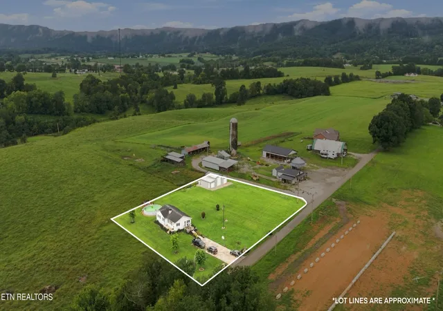 3rd image of 332 Holstein Dr, La Follette, TN 37766 | MLS# 1351793