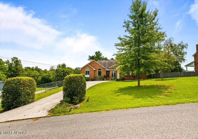 Photo 3 of Sale Pending at 185 Nance Ln, Jacksboro, TN 37757 | MLS# 1351605 | Listing updated on 2026-09-15