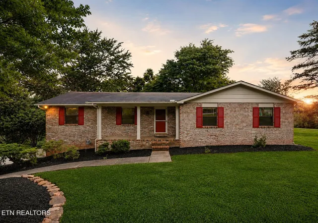 Photo 1 of Single family home for sale at 1420 Buxton Dr, Knoxville, TN 37922 | MLS# 1351631 | Listing updated on 2026-09-01