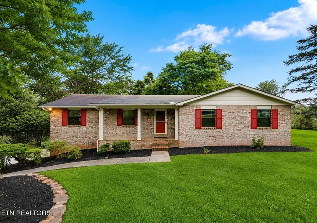 Photo 2 of Single family home for sale at 1420 Buxton Dr, Knoxville, TN 37922 | MLS# 1351631 | Listing updated on 2026-09-01