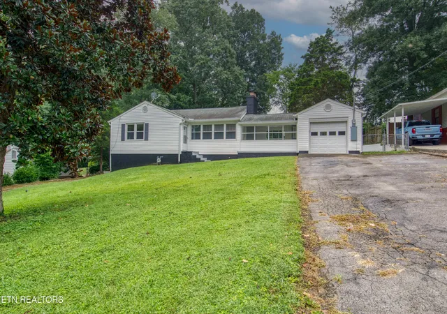Photo 2 of Single family home for sale at 1806 Westchester Dr, Knoxville, TN 37918 | MLS# 1351653 | Listing updated on 2026-08-30