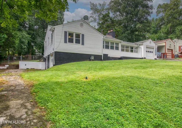 Photo 4 of Single family home for sale at 1806 Westchester Dr, Knoxville, TN 37918 | MLS# 1351653 | Listing updated on 2026-08-30
