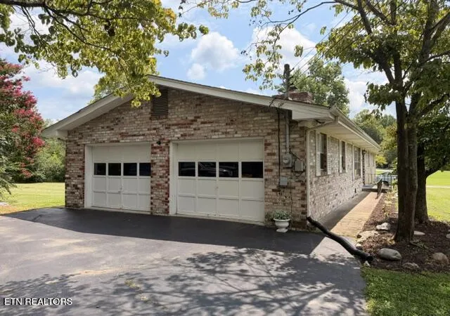 Photo 3 of Single family home for sale at 7236 Oakmeade Rd, Powell, TN 37849 | MLS# 1351790 | Listing updated on 2026-08-18