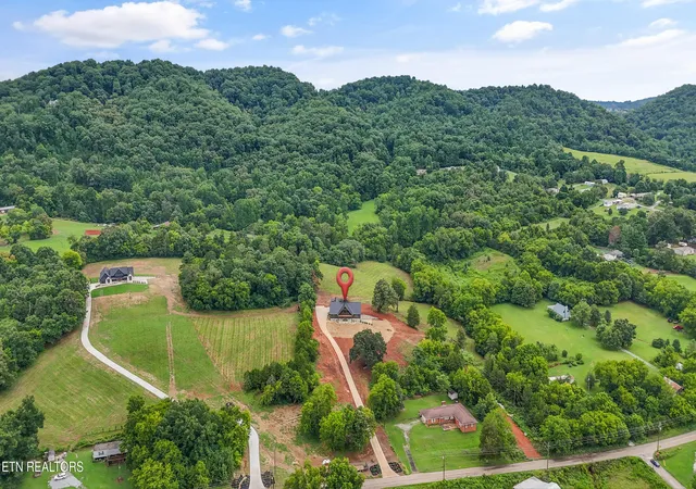 24th image of 710 W Dumplin Valley Rd, Dandridge, TN 37725 | MLS# 1351682