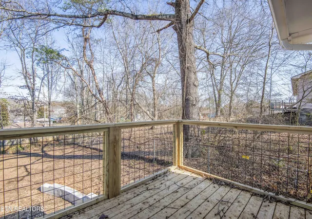 Photo 3 of Sale Pending at 2324 Roundtree Rd, Knoxville, TN 37923 | MLS# 1351698 | Listing updated on 2026-08-25