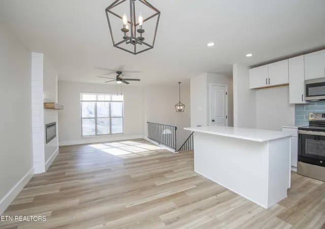 Photo 4 of Sale Pending at 2324 Roundtree Rd, Knoxville, TN 37923 | MLS# 1351698 | Listing updated on 2026-08-25
