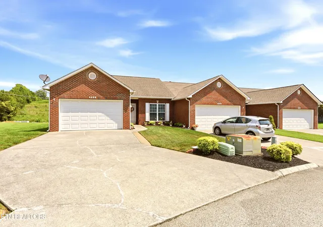 Photo 3 of Sale Pending at 4509 Broadmeadow Way, Knoxville, TN 37912 | MLS# 1351933 | Listing updated on 2026-09-08