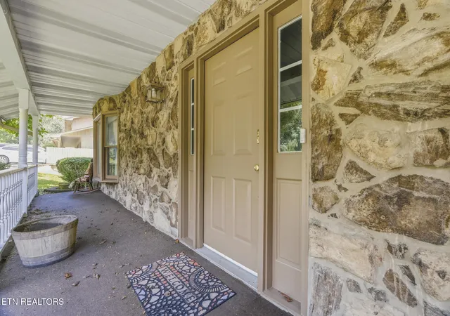 2nd image of 117 Garnet Ln, Oak Ridge, TN 37830 | MLS# 1352316