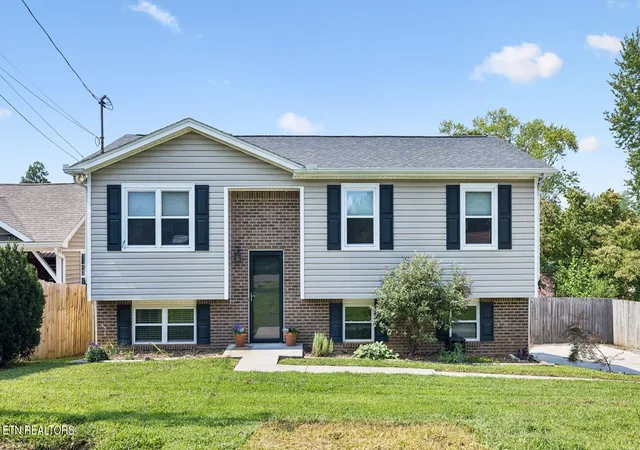 Photo 1 of Single family home for sale at 1617 Sundrop Dr, Knoxville, TN 37921 | MLS# 1351777 | Listing updated on 2026-09-19