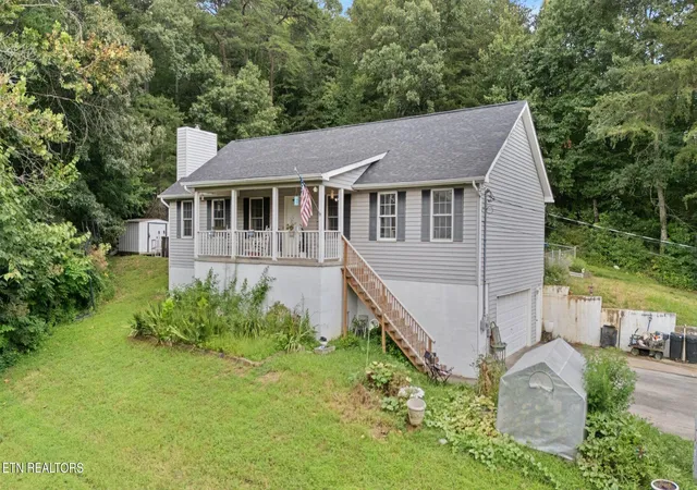 Photo 3 of Sale Pending at 2402 Ball Camp Byington Rd, Knoxville, TN 37931 | MLS# 1352011 | Listing updated on 2026-09-18