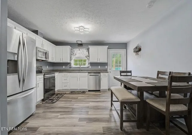 Photo 2 of Single family home for sale at 3910 Oakland Dr, Knoxville, TN 37918 | MLS# 1351866 | Listing updated on 2026-09-14